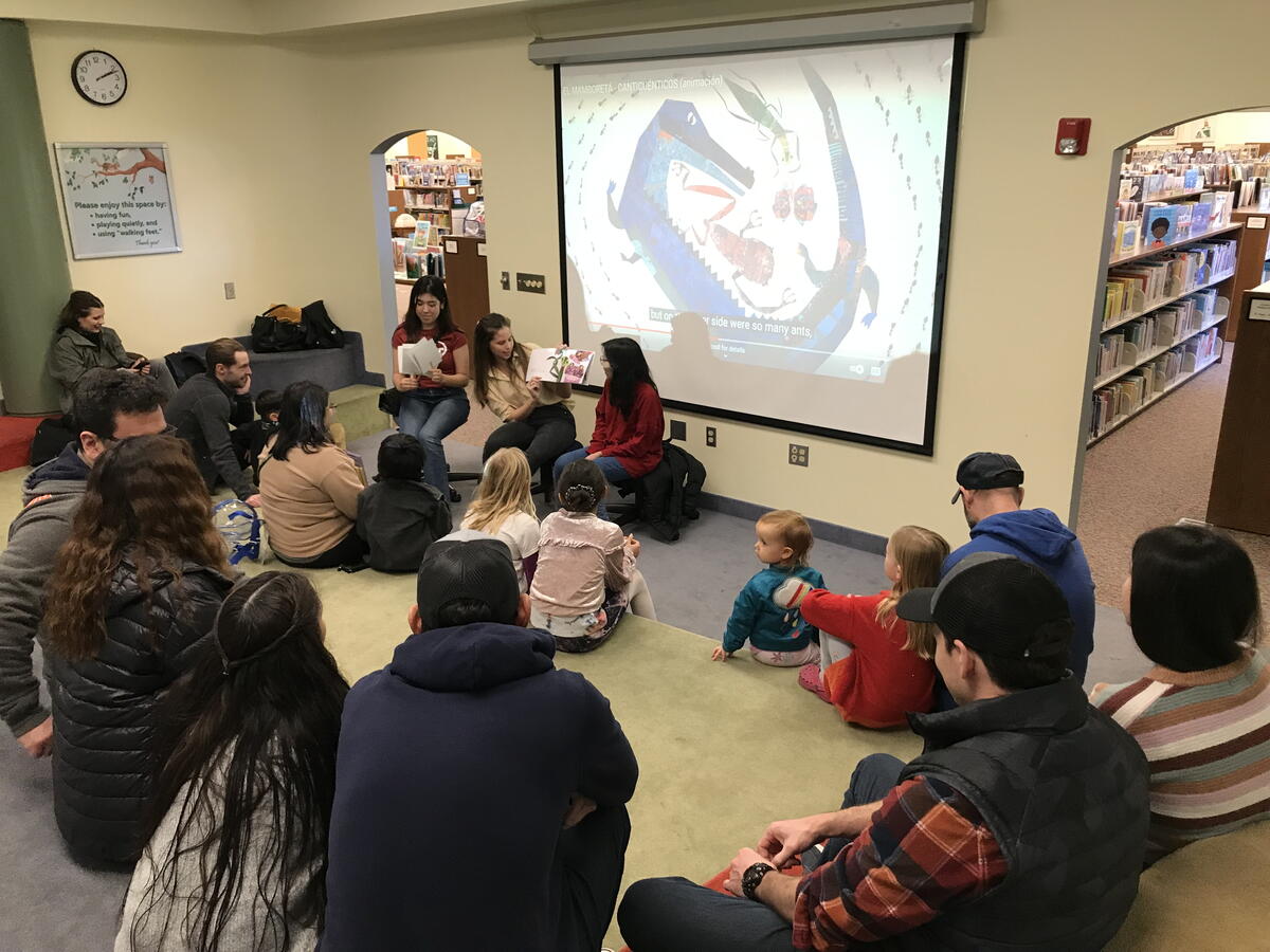 UIUC students reading in spanish for kids