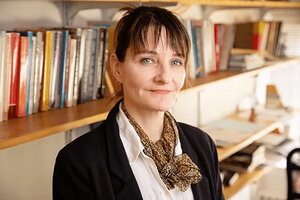 Illinois anthropology professor Ellen Moodie describes the agreement between current U.S. and Salvadoran administrations that has allowed hundreds of Venezuelan immigrants to be deported from the U.S. and detained in an El Salvador “terrorism confinement center.” (Photo by L. Brian Stauffer.)